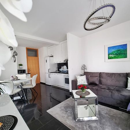 Deluxe Novalja Apartman Kültér fotó